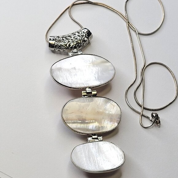 Genuine Mother of Pearl Pendant Necklace - Picture 3 of 16